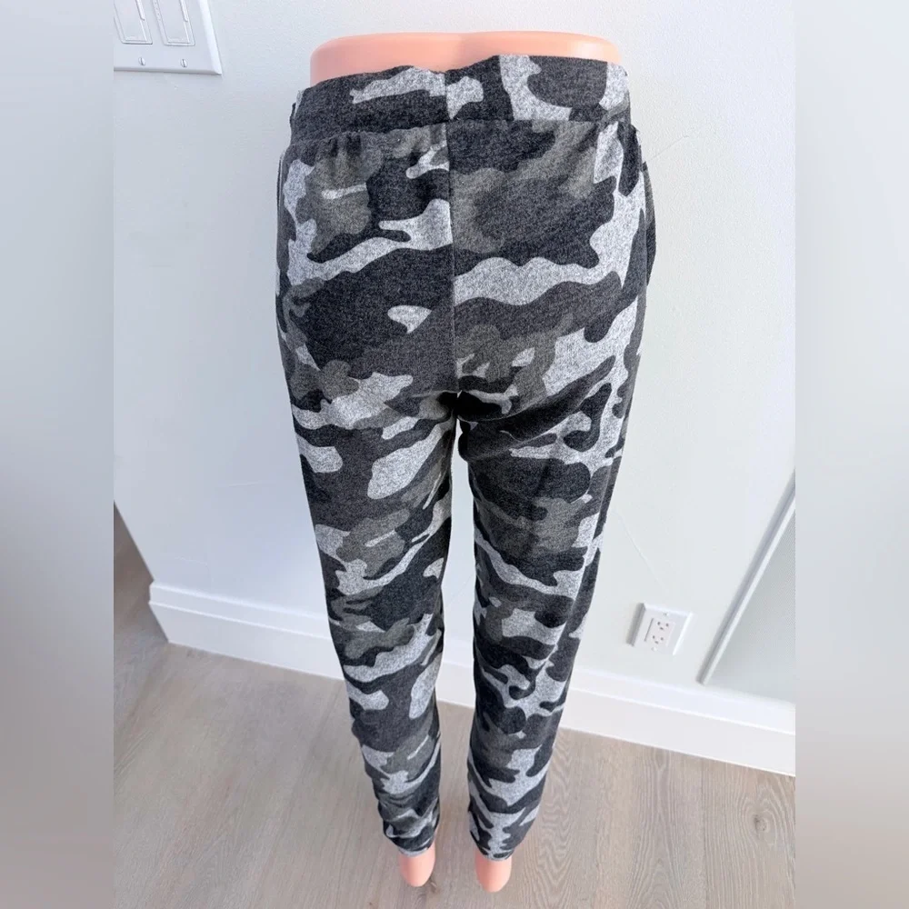New Y2K Camouflage Jogger Pants size S